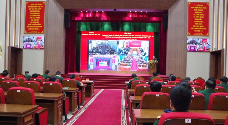 Trung tâm Nhiệt đới Việt - Nga tổ chức Hội nghị thông báo nhanh kết quả Hội nghị lần thứ 13 Ban Chấp hành Trung ương Đảng khóa XIII và kết quả Đại hội đại biểu Đảng bộ Quân đội lần thứ XII, nhiệm kỳ 2025 - 2030