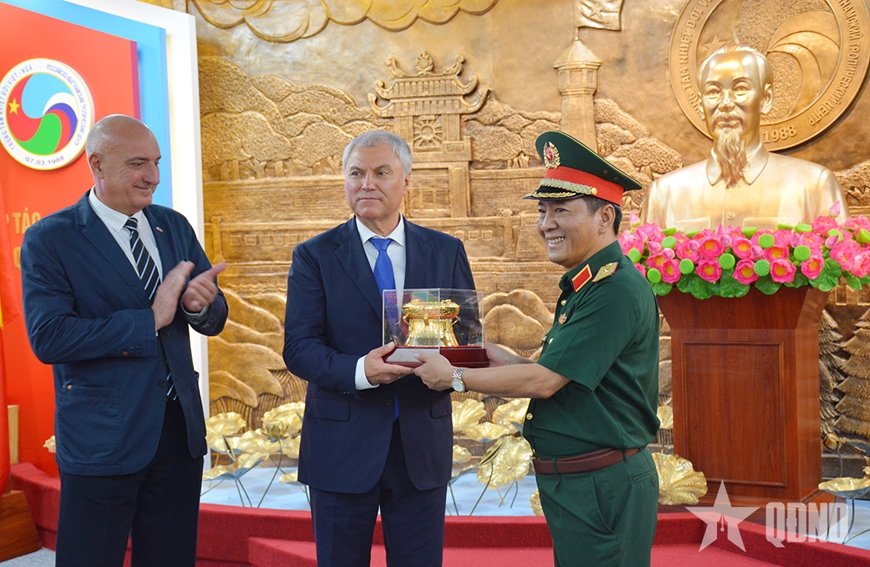 Chủ tịch Duma Quốc gia Quốc hội Liên bang Nga thăm Trung tâm Nhiệt đới Việt - Nga